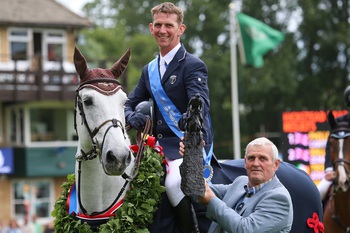 Your chance to present the Boomerang Trophy